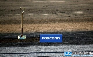 美國富士康生產Apple遭遇用人荒，用自動化機器人取代更多人工崗位。